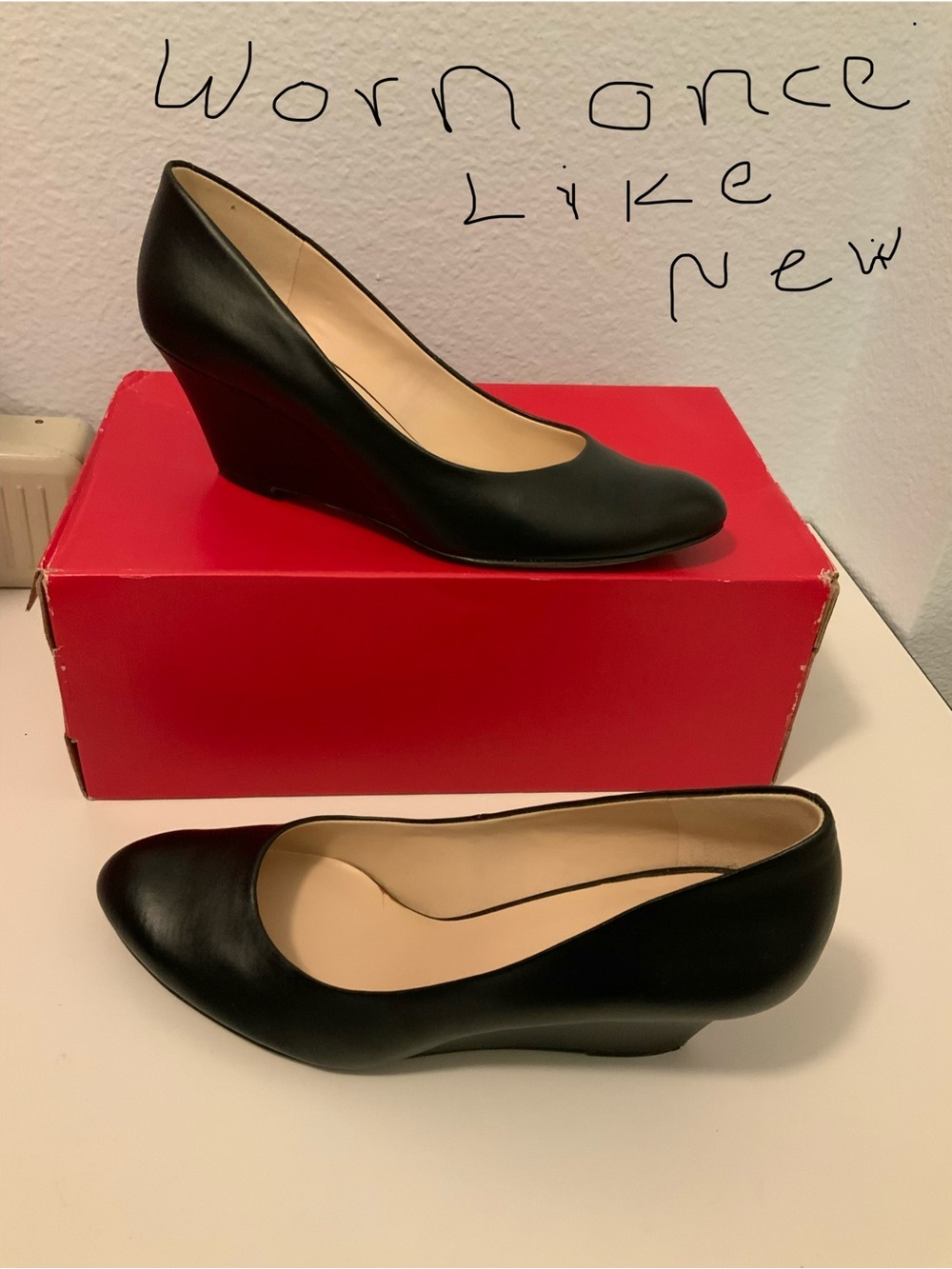 Like New Nine West Black Leather Wedge Pumps